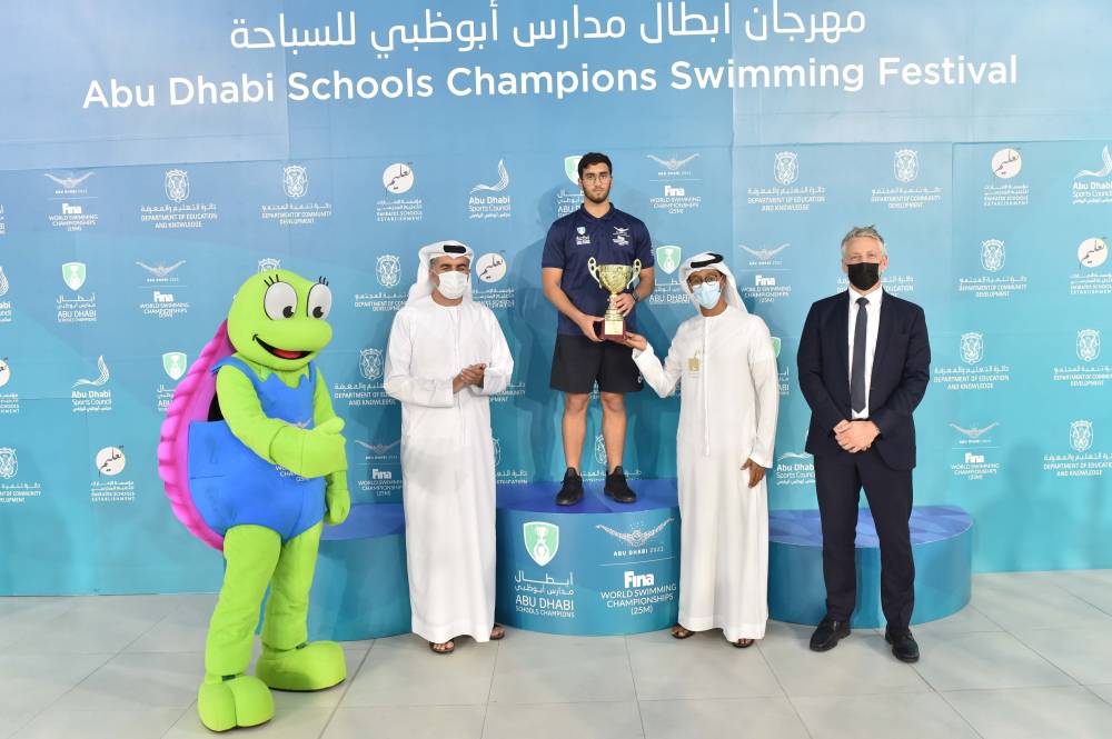 مشاركة طلابية مميزة في مهرجان أبطال مدارس أبوظبي للسباحة
