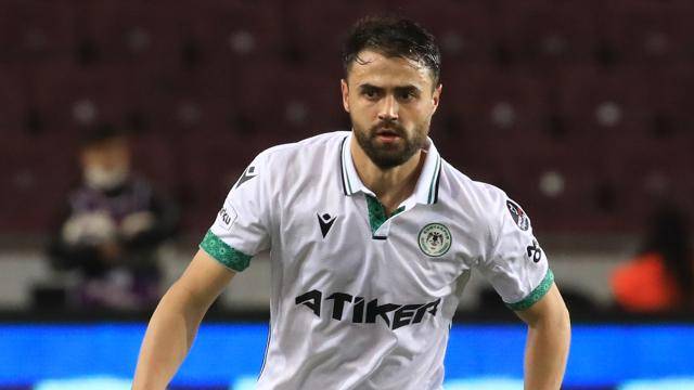 أحمد تشاليك لاعب المنتخب التركي