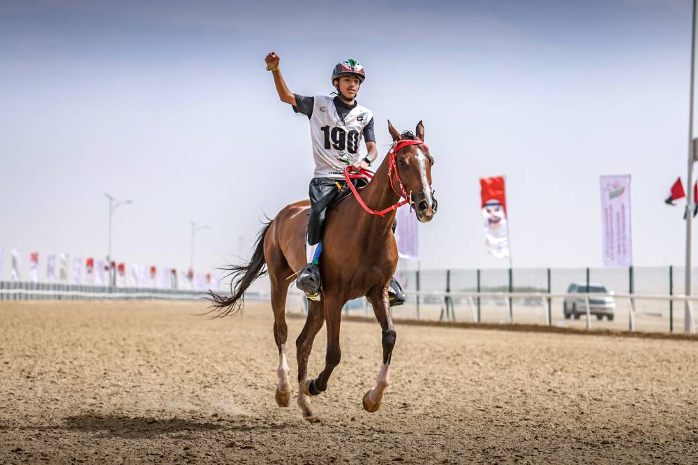 الجهوري يحتفل عند خط النهاية