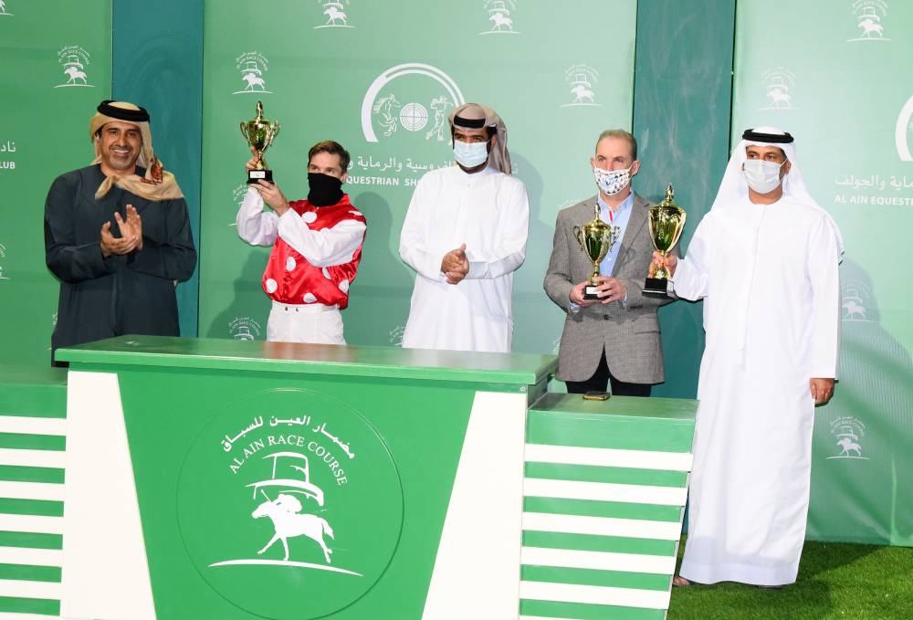 خلال تتويج الفائزين