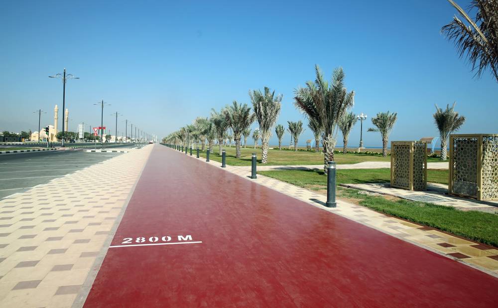 الممشى المطاطي بكورنيش كلباء 