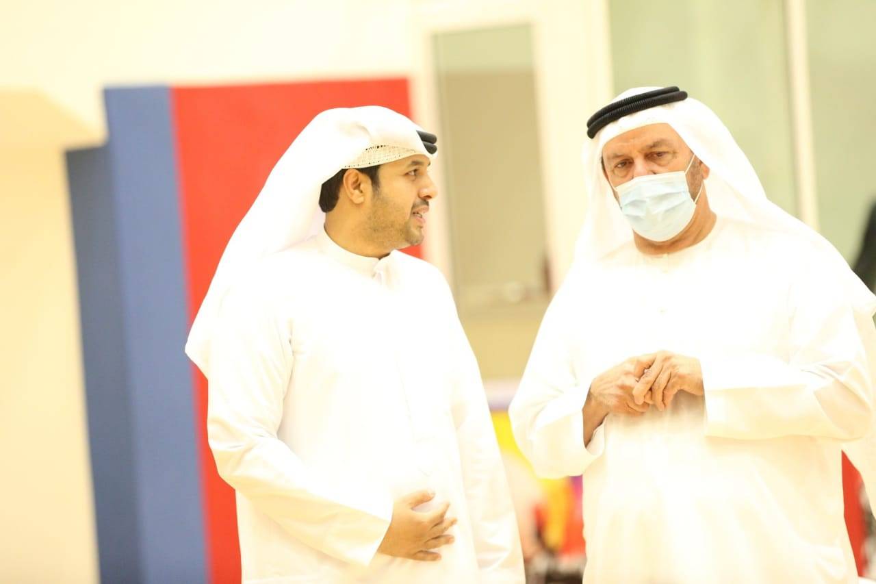 جاني والشامسي في حديث جانبي خلال أحد تجمعات المنتخب