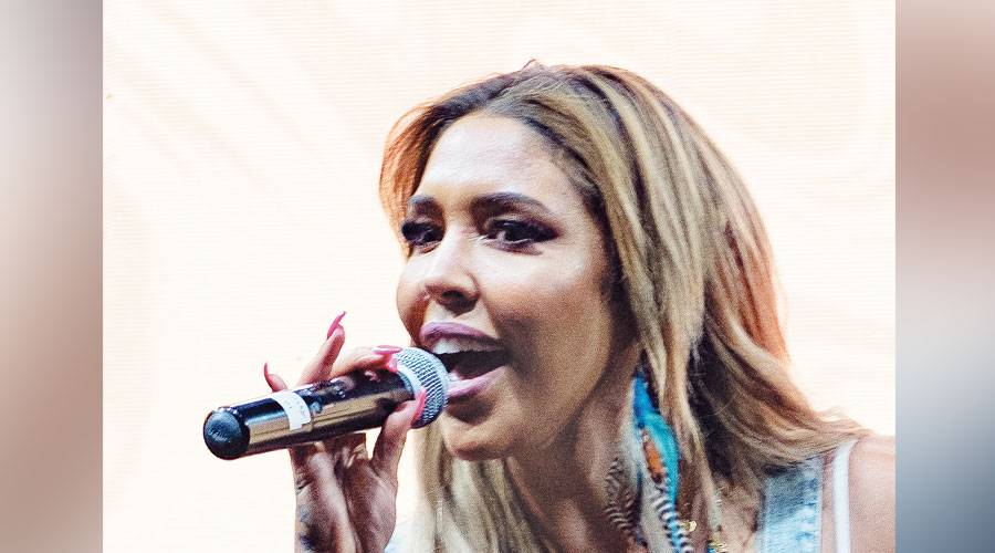  الفنانة العالمية لاروسي 