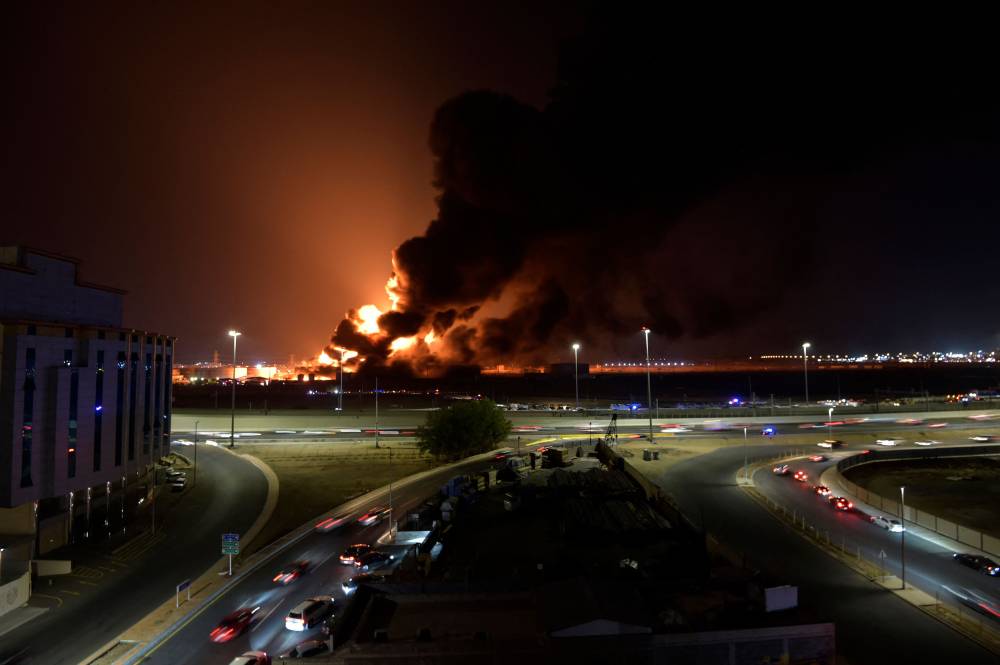 عملية عسكرية للتحالف ضد الحوثيين لتحييد استهداف المنشآت النفطية