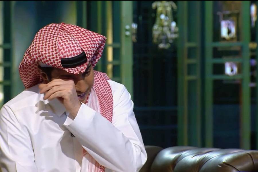 فيديو| الفنان السعودي فايز المالكي ينهار بالبكاء على الهواء.. والجابر يوقف البث