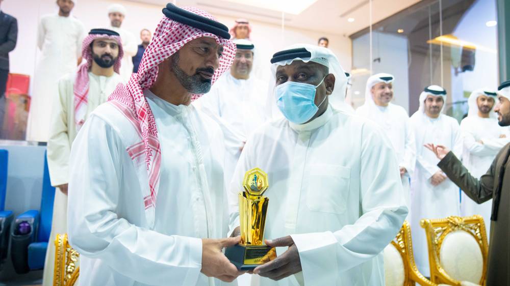 عمار بن حميد خلال تكريم الفرق المشاركة