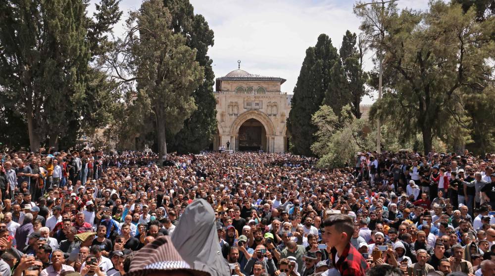 مواجهات جديدة و150 ألفاً يصلون الجمعة الثالثة من رمضان في الأقصى