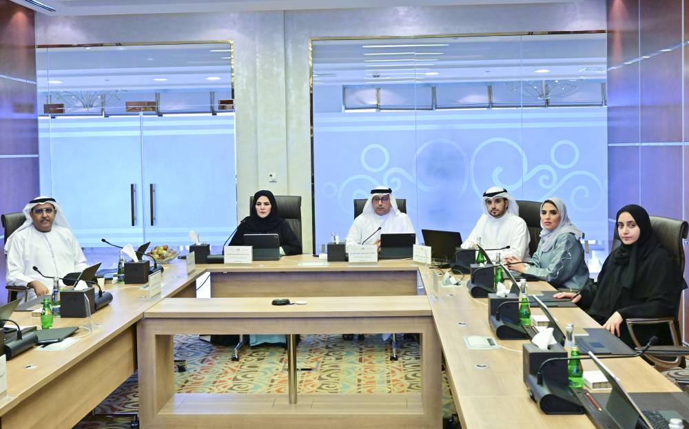 أعضاء اللجنة خلال الاجتماع 