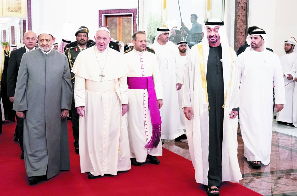 محمد بن زايد والبابا فرنسيس وشيخ الأزهر (أرشيفية)