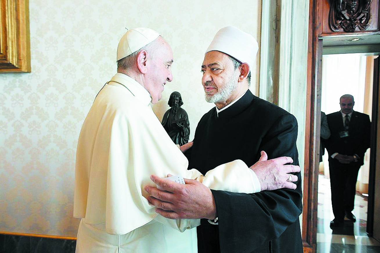  لقاء شيخ الأزهر وبابا الفاتيكان في الإمارات رمز للحوار الإنساني 