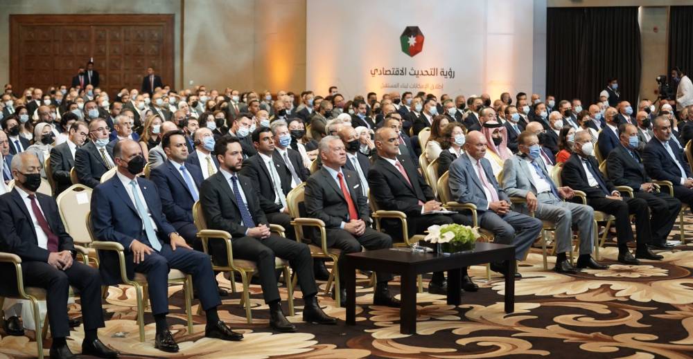 جانب من جلسات الحوار بحضور العاهل الأردني(الخليج)