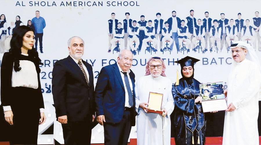 احتفالات تخريج طلاب مدارس الشعلة