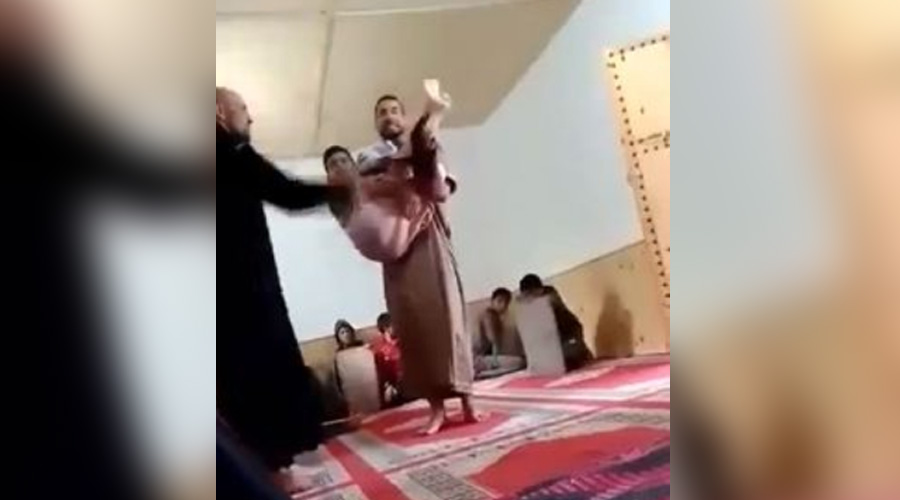 بالفيديو.. ضبط مدرس قرآن بعد اعتدائه على أطفال بوحشية في المغرب