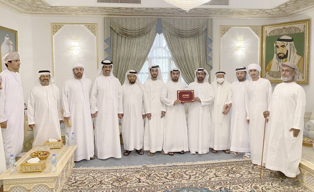 مسلم بن حم يتوسط المكرمين