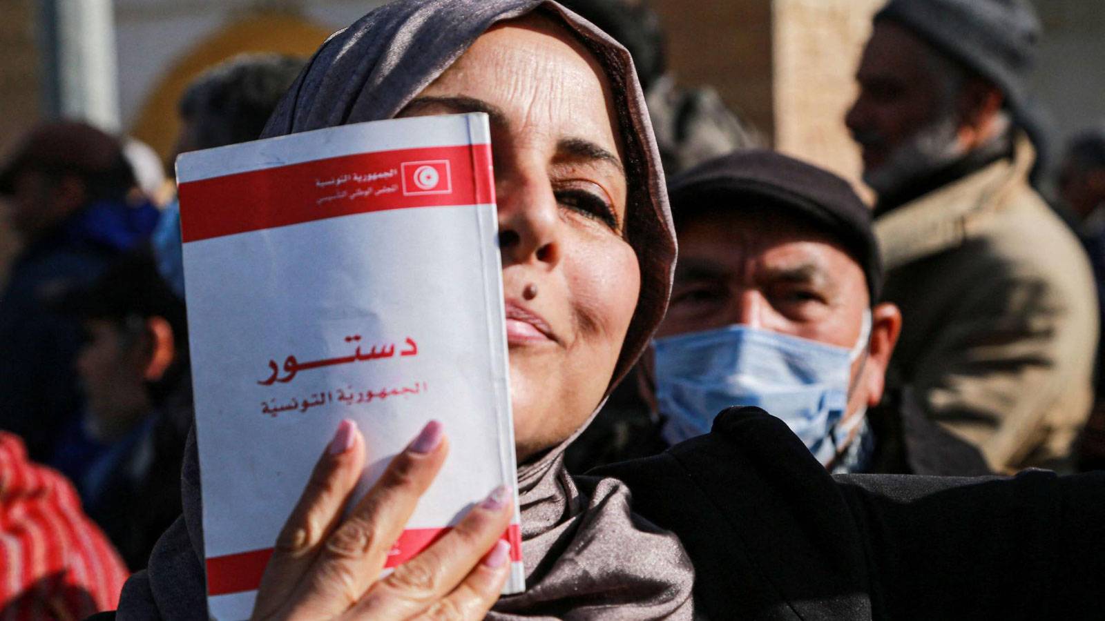 جدل واسع حول الدستور التونسي الجديد مع بدء حملة الاستفتاء