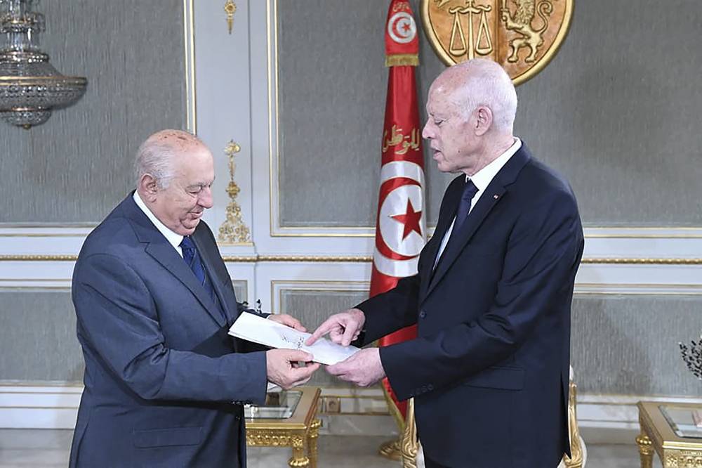رئيس لجنة الدستور التونسي «يتبرأ» من تعديلات الرئاسة