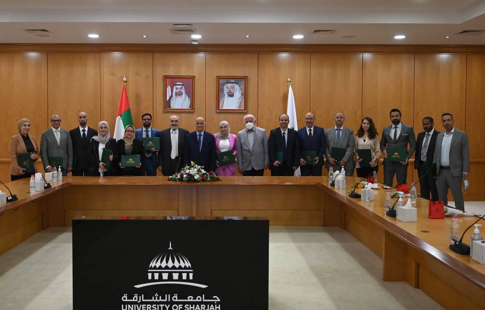 مدير الجامعة مع الأعضاء المرقّين
