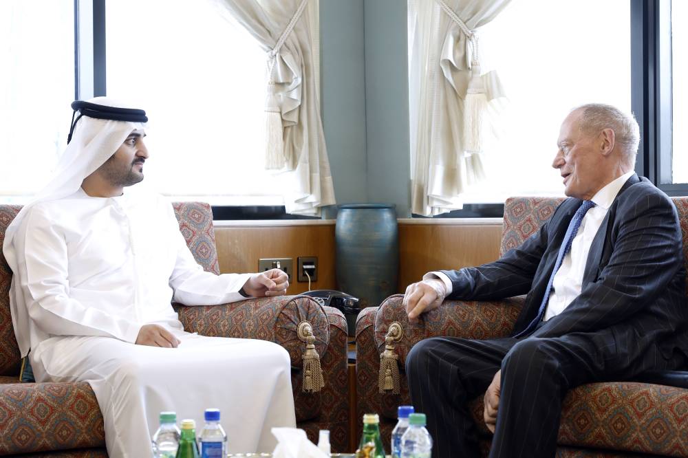 مكتوم بن محمد في حديث مع جيرالد إدغار غريمستون 