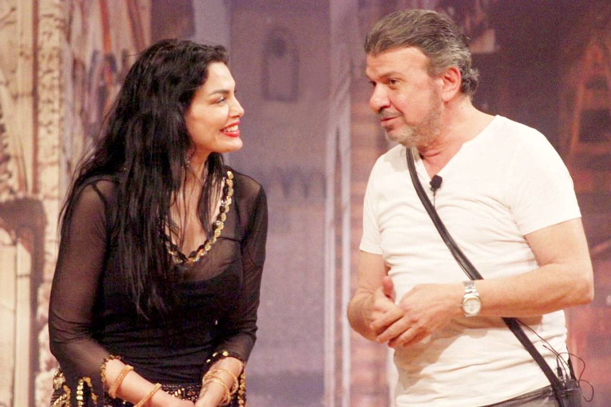 دارين مع أحمد سلامة في المسرحية
