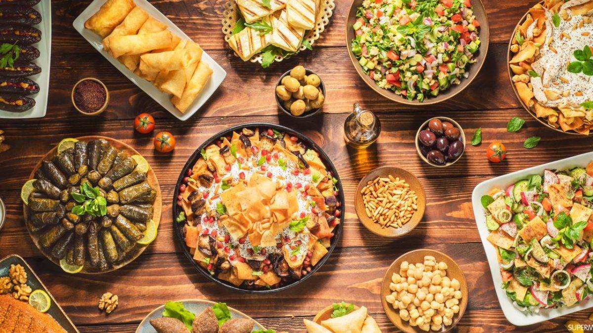 مائدة طعام.