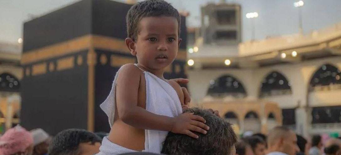 طفل في الحرم المكي