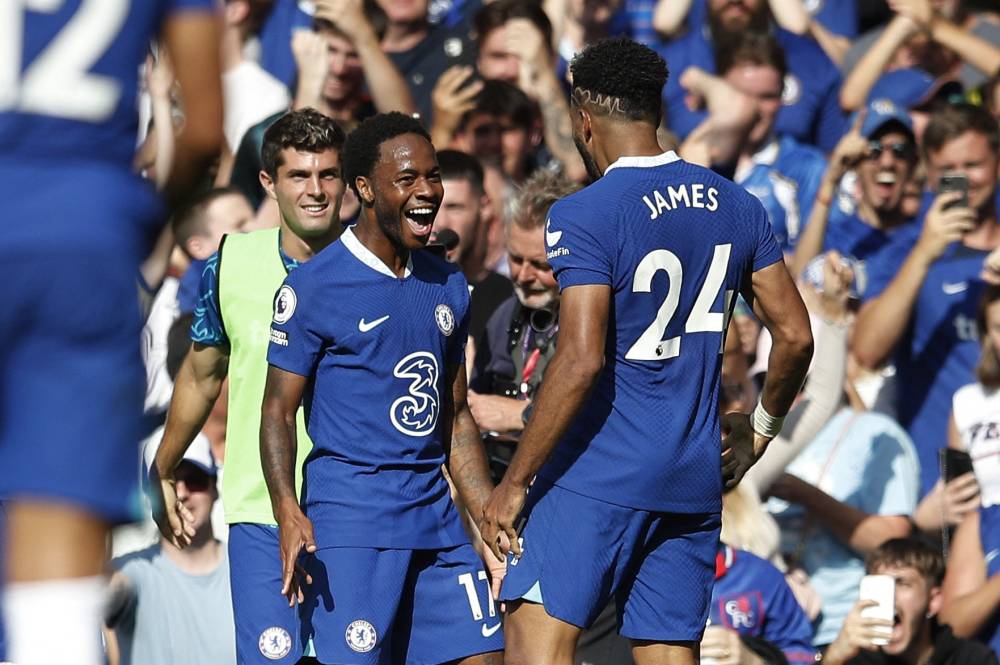 لينيكر يشيد بفوفانا أفضل مدافع في العالم