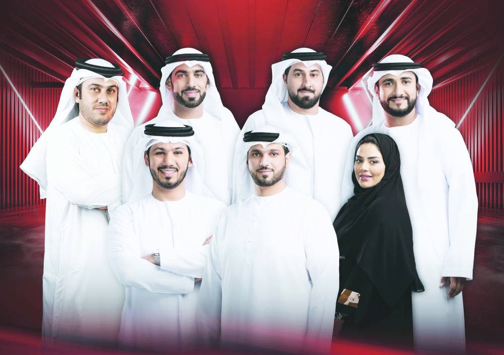 لقطة تجمع مذيعي قناة الشارقة الرياضية