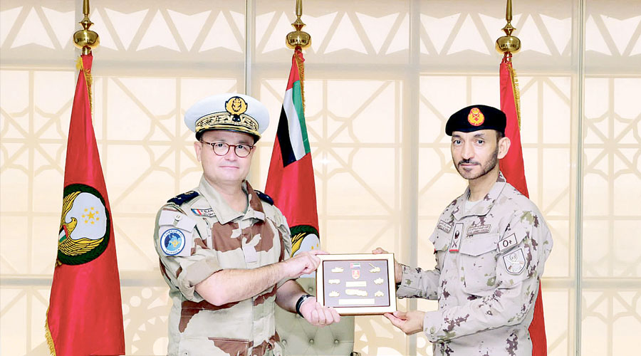قائد القوات البرية يستقبل قائد المنطقة البحرية للمحيط الهندي