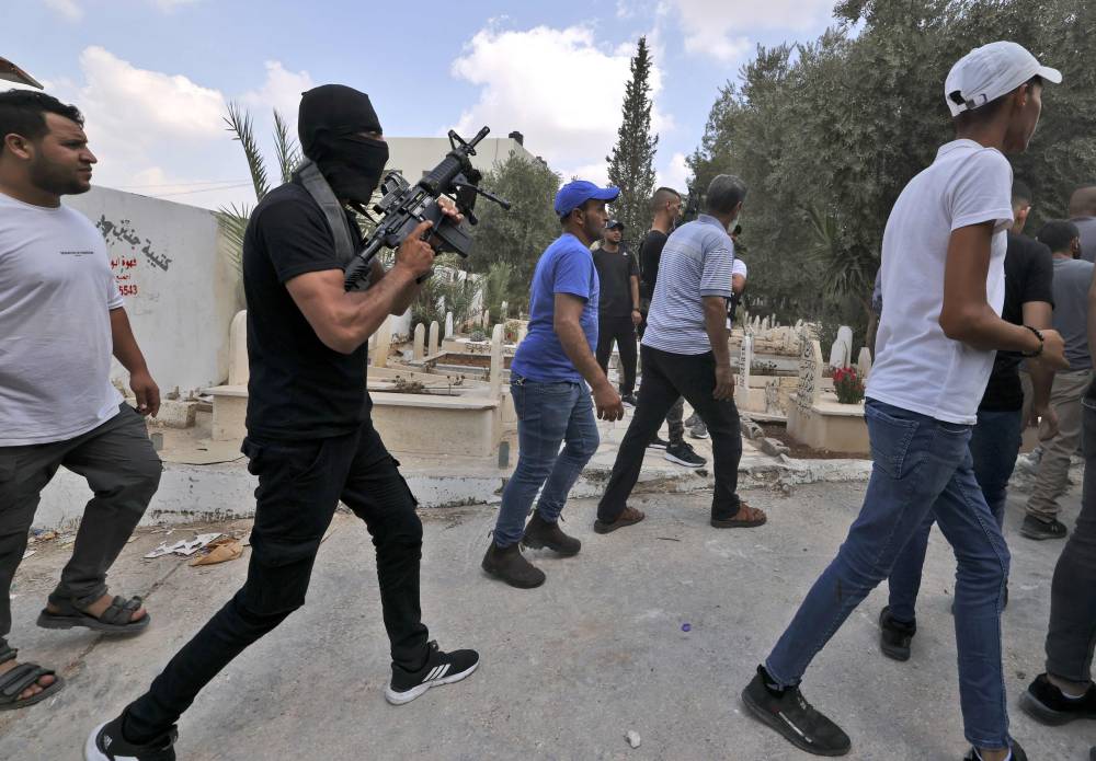 مقتل فلسطيني وإصابة 16 في عملية للجيش الإسرائيلي بالضفة الغربية