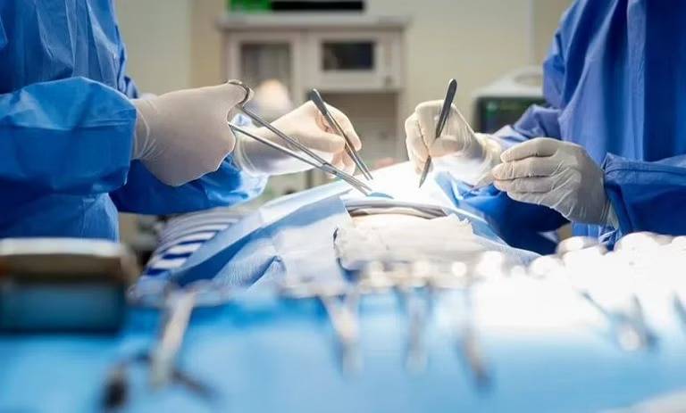 نقل 5 أعضاء من متوفى دماغياً بالطائرة إلى الرياض