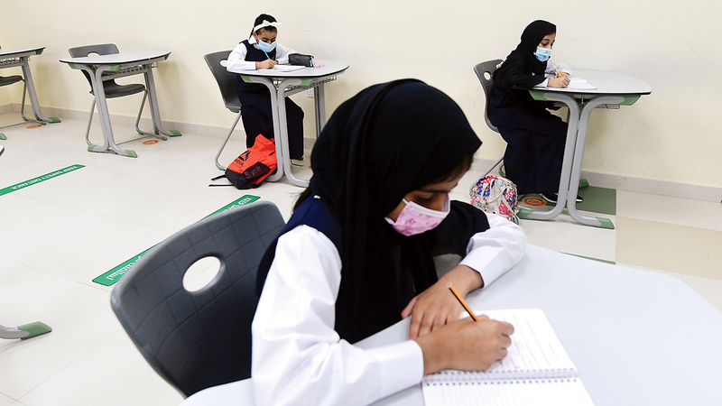 دبي تلغي إلزامية ارتداء الكمامة بمؤسسات التعليم