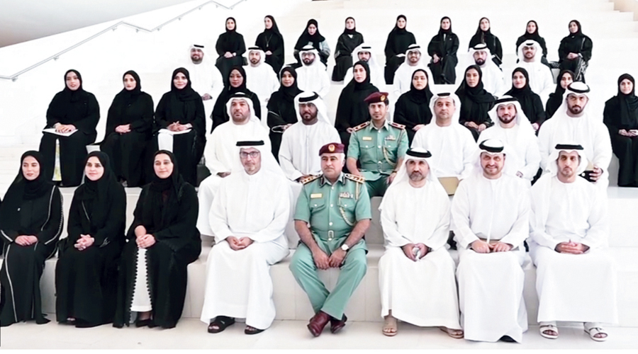تخريج 47 شاباً وشابة من «سفراء الهوية الوطنية الإماراتية»