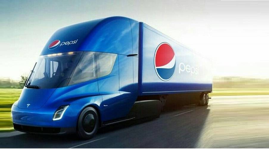 بعد تأخير 4 سنوات.. ماسك يسلم  شاحنات تيسلا إلى «بيبسي»