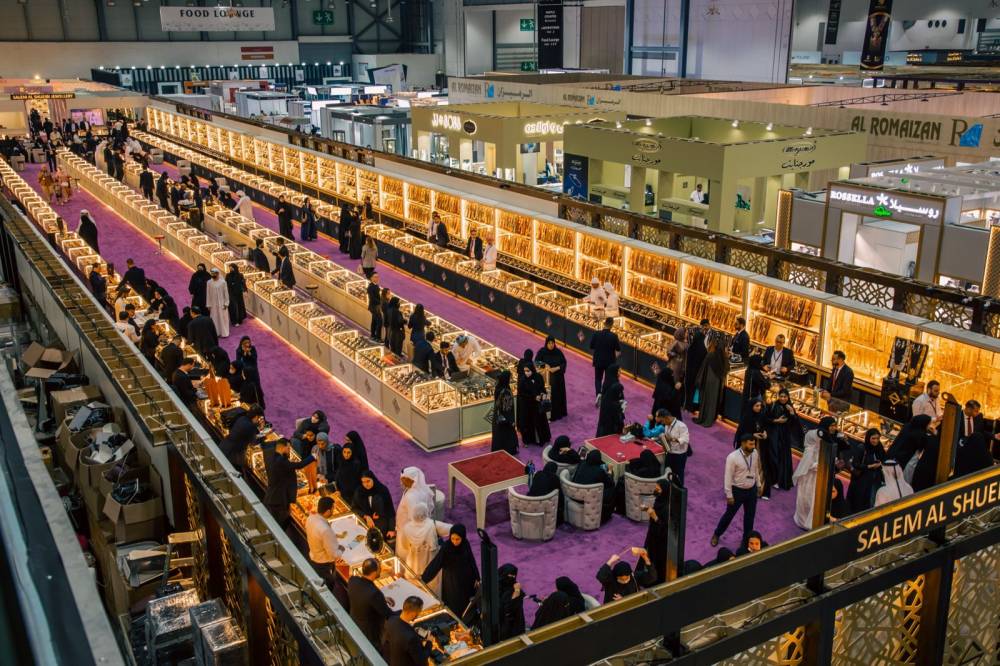 خلال فعاليات معرض الشرق الأوسط للساعات والمجوهرات 