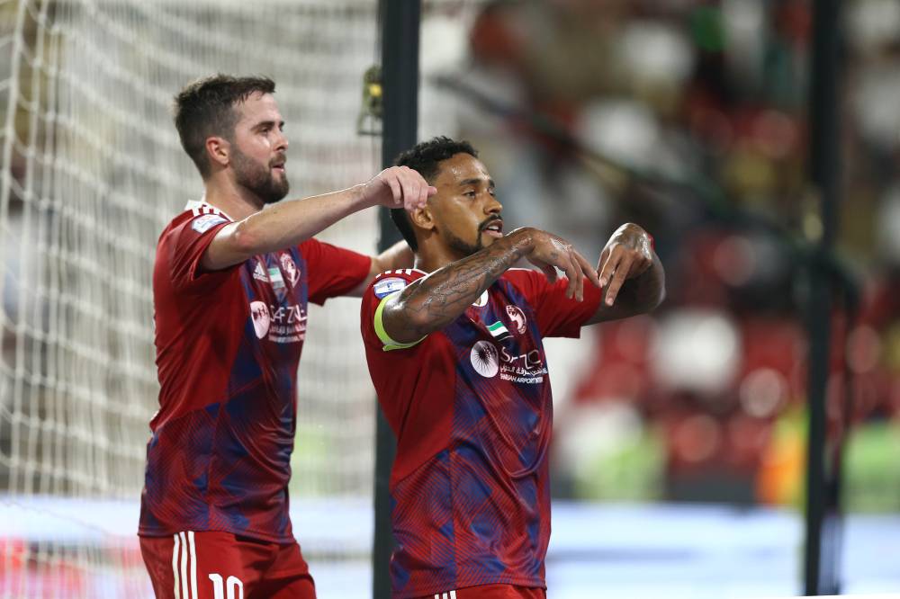 مباراة الجزيرة والشارقة في دوري ادنوك للمحترفين