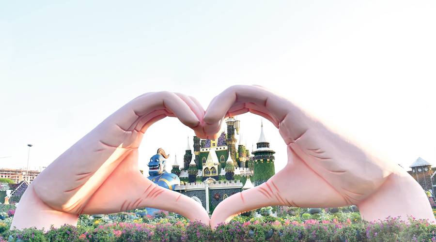  أحد المجسمات الجديدة المنتظر إقبال الزوار على التصوير بجوارها 
