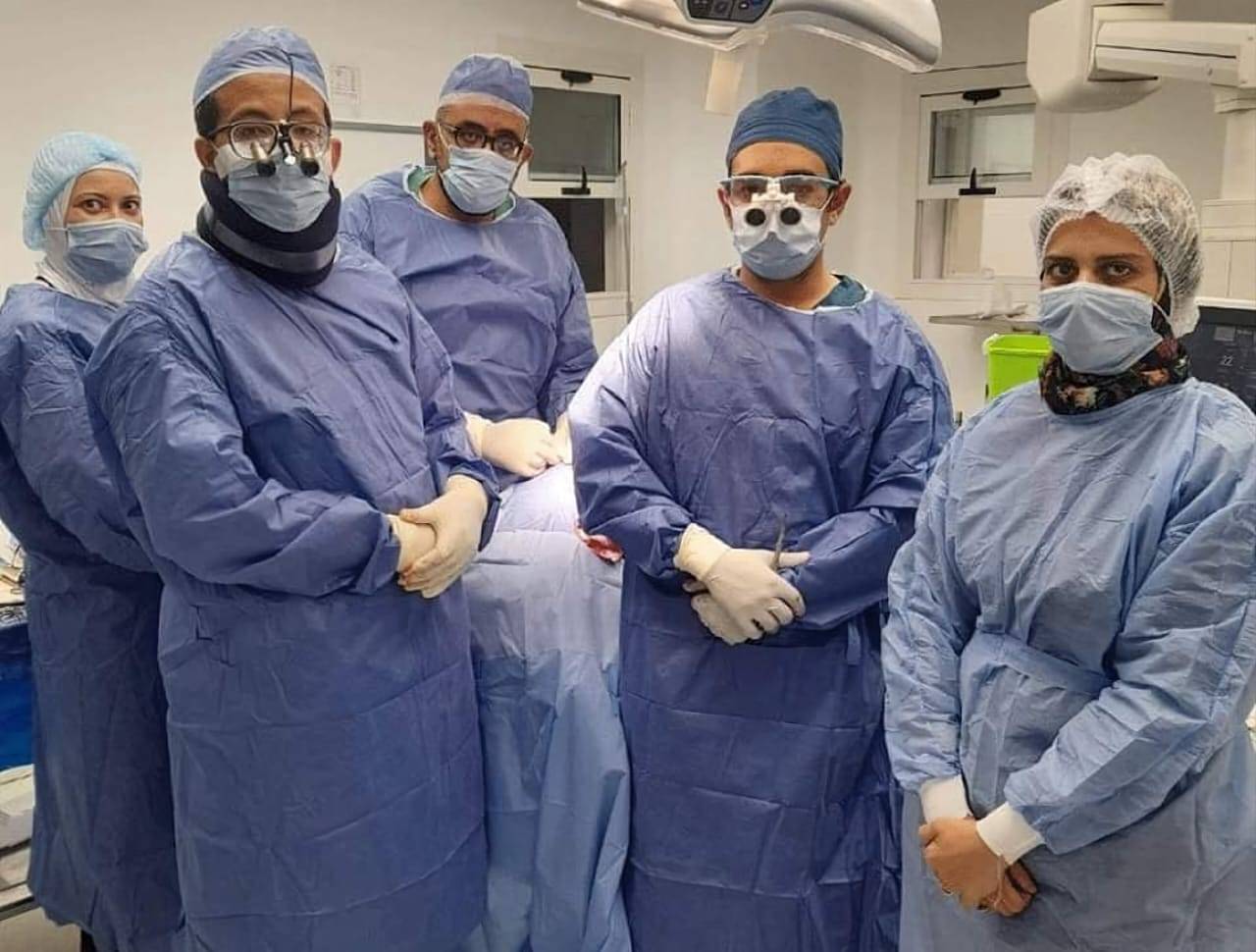 الطاقم الطبي الذي نجح في إصلاح عصب مخي وإنقاذ وجه مريضة