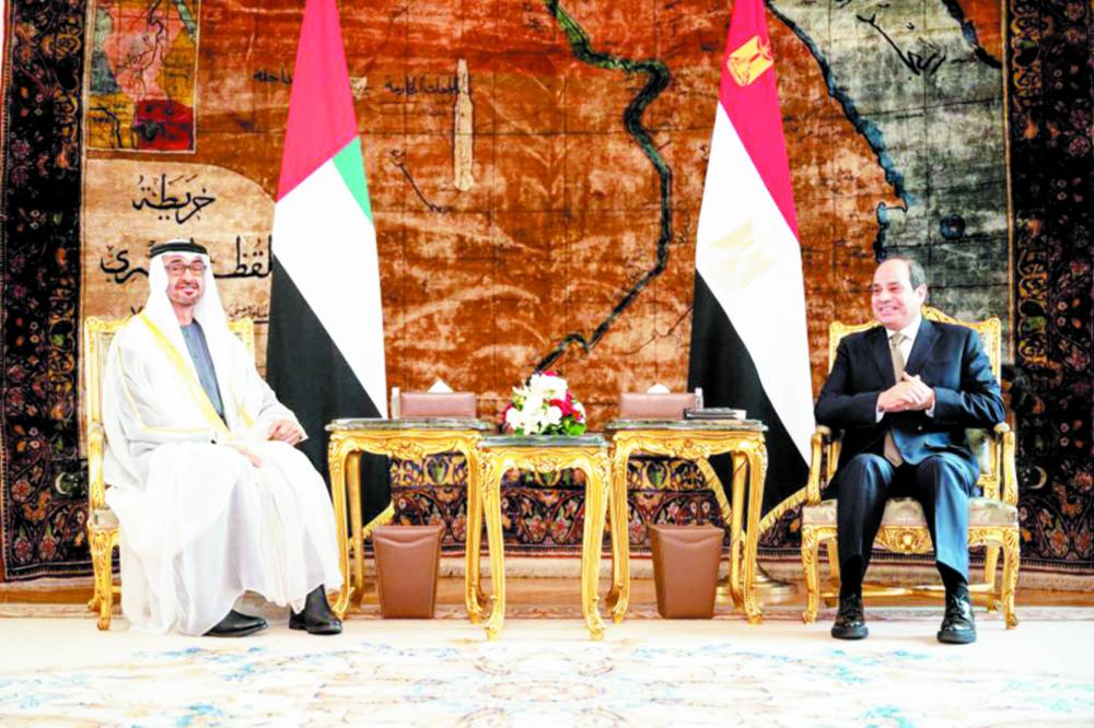 محمد بن زايد في حديث مع عبدالفتاح السيسي 
