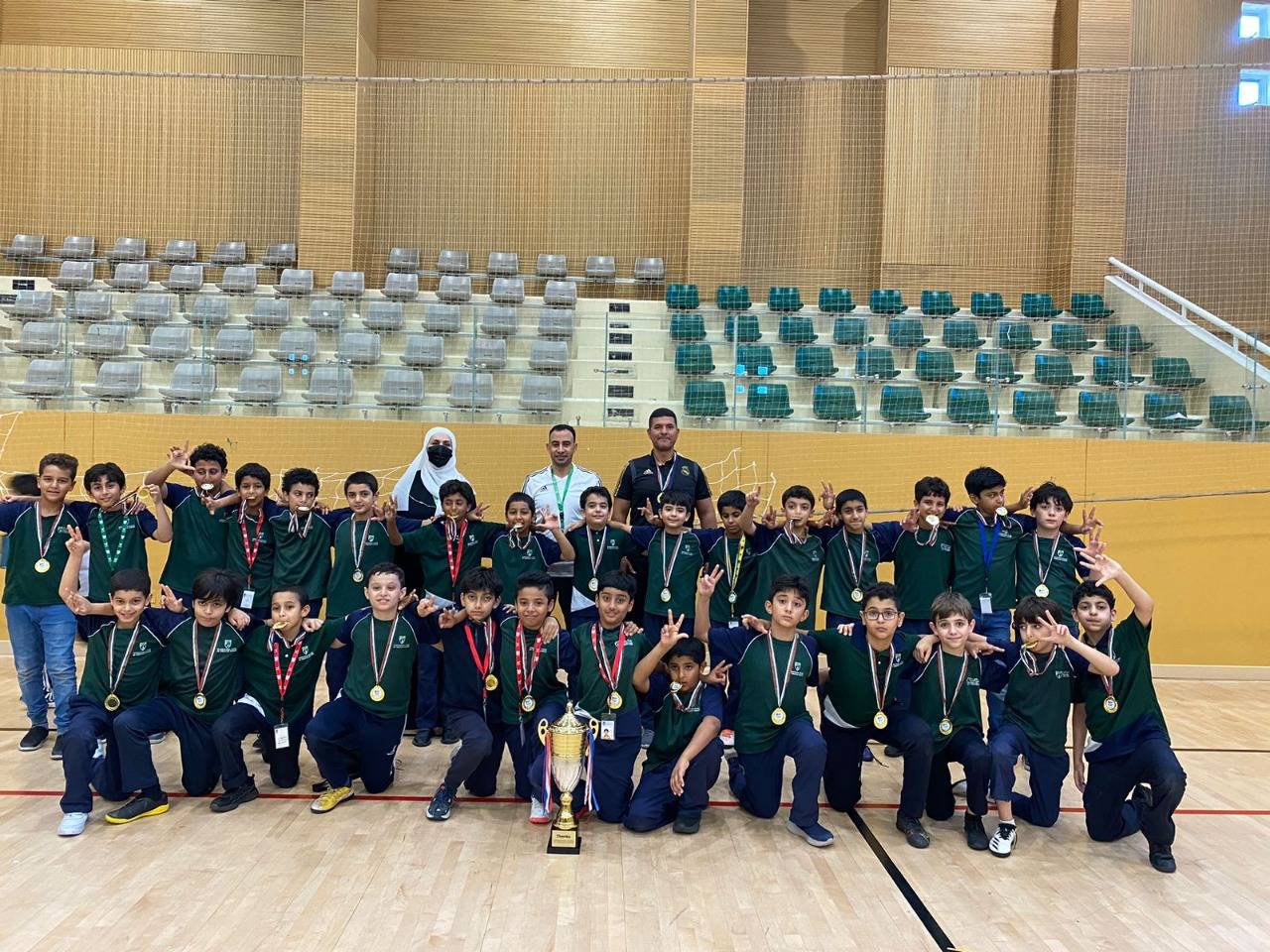 سمر مراد تحتفي بفريق مدرسة الإبداع بطل المهرجان الرياضي 
