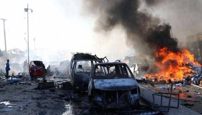 400 قتيل وجريح حصيلة التفجيرين الإرهابيين بمقديشو