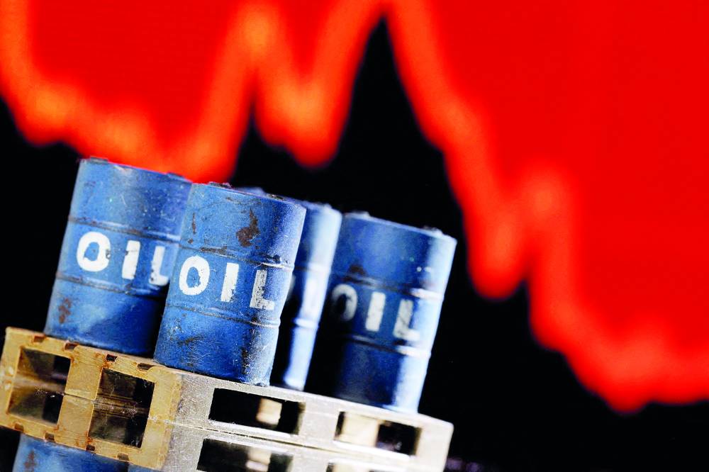 النفط يتراجع في المعاملات المبكرة متأثراً بمخاوف الطلب