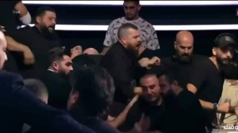 بالفيديو| مشادة في برنامج تلفزيوني لبناني تتطور إلى شجار وإطلاق نار