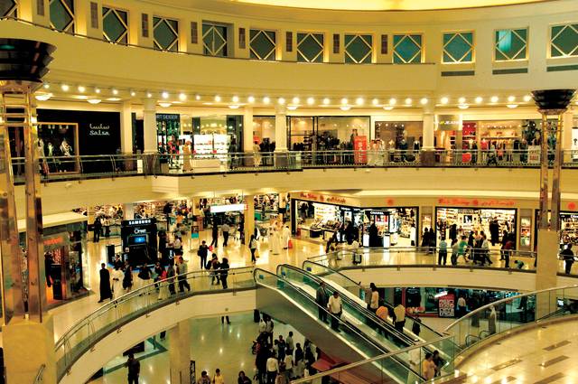 دخول الأماكن العامة بلا «مرور أخضر» في الإمارات
