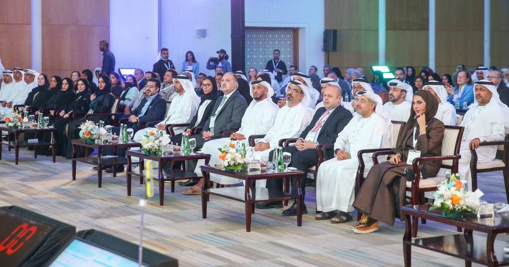 عبد الله آل حامد خلال افتتاح المعرض - تصوير محمد السماني