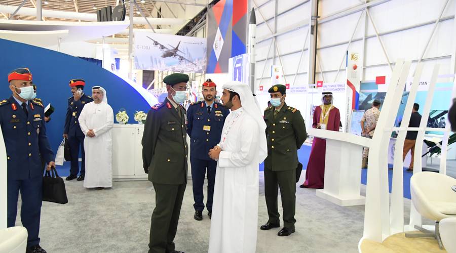 رئيس الأركان يزور معرض البحرين الدولي للطيران 2022