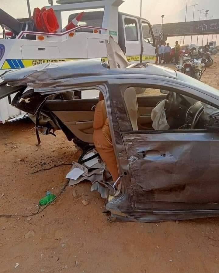 حادث مروع على طريق القاهرة السويس في مصر.. سيارة تنشطر نصفين