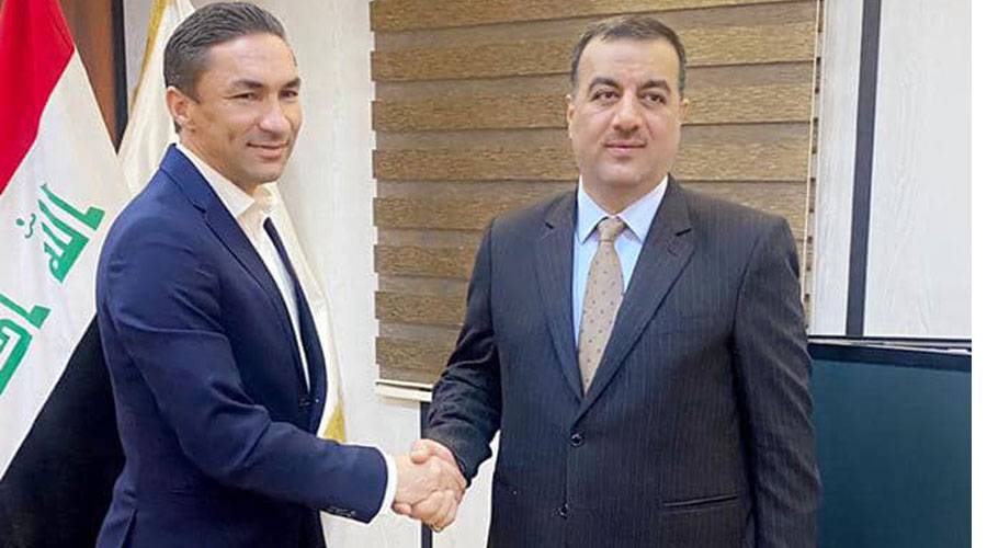  أيمن الزلفاني مع علي حميد رئيس الهيئة الإدارية لنادي الطلبة 