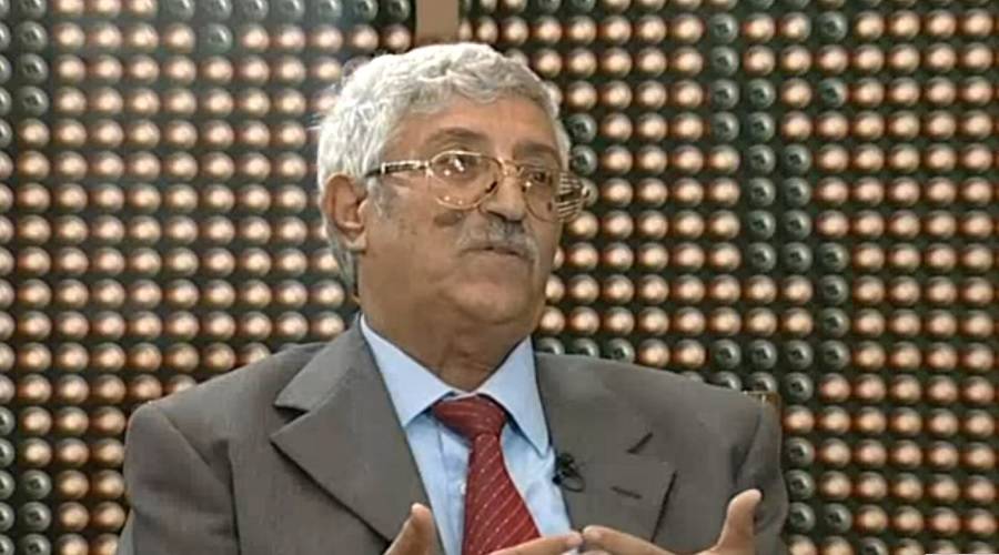 الشاعر اليمني الكبير عبدالعزيز المقالح 