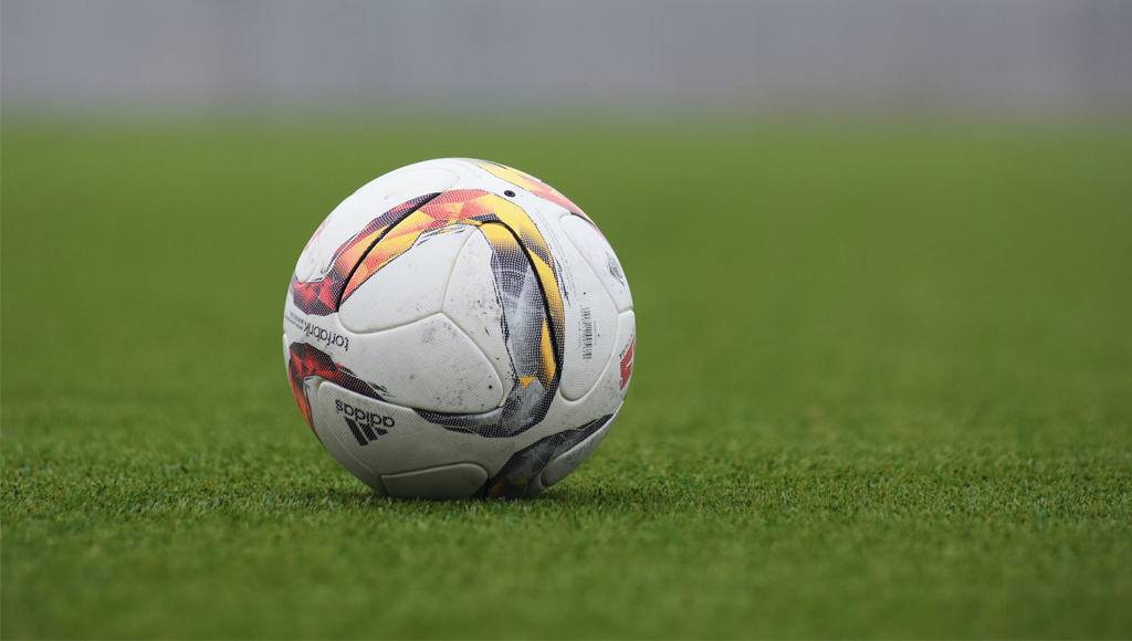 سكان قرية حدودية ينقسمون قبل مباراة ويلز وإنجلترا