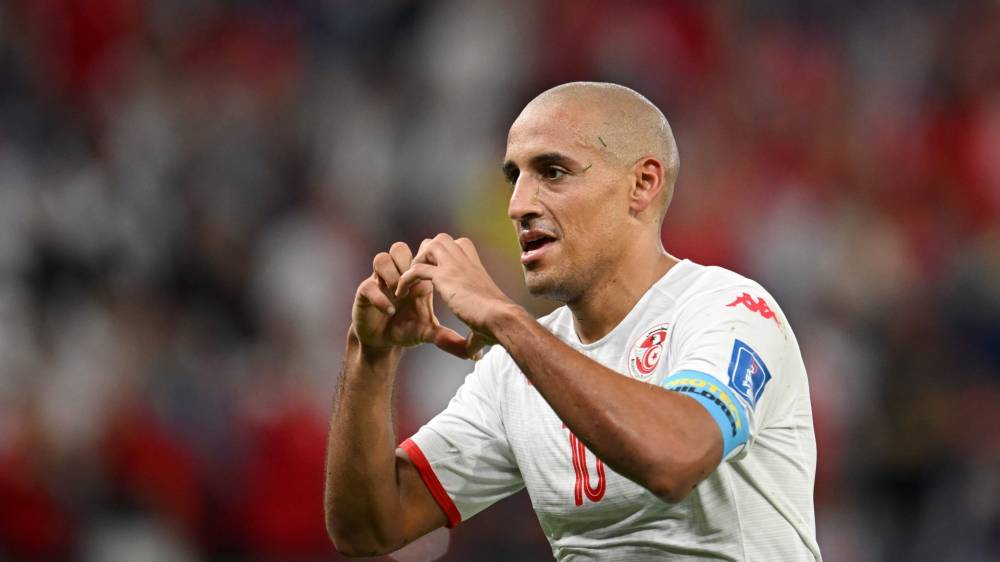 وهبي الخزري يودّع منتخب تونس بالدموع